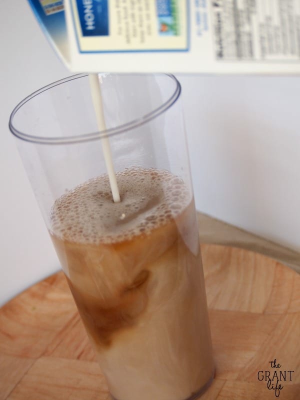 Iced Chai Latte - Starbucks Copycat - mom makes dinner